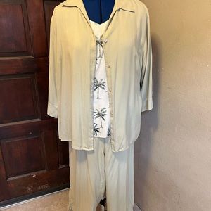 Pineapple Moon capri pantsuit.  Size 3X 100% silk